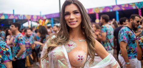 Carnaval 2020 foliãs gostosas pelas ruas do nosso Brasil